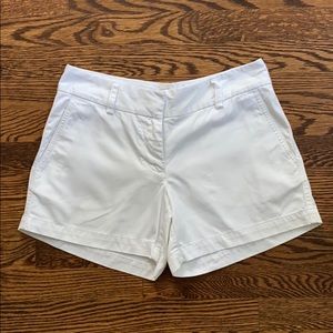 Vineyard Vines Women’s white shorts size 2